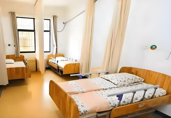 硕士入户深圳要求_活佛王兴夫“点化”140位女信徒，全程不穿衣服，场面失控 活佛王兴平台对于来说